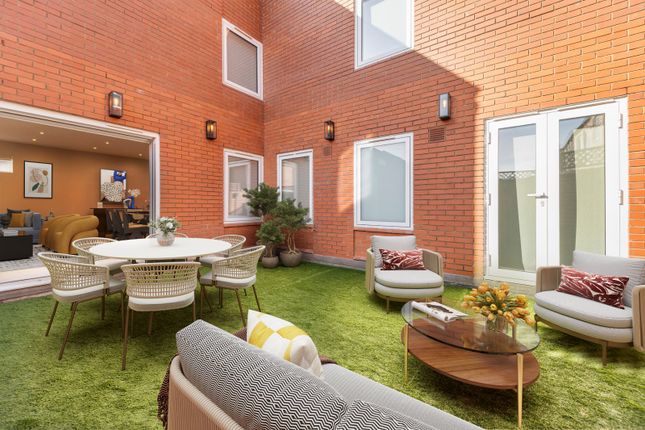 Vale Royal House, 36 Newport Court... 2 bed flat for sale