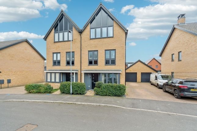 Colosseum Drive, Houghton Regis LU5 4 bed semi