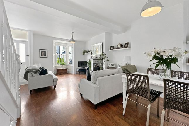West Grove, Woodford Green IG8 3 bed terraced house for sale