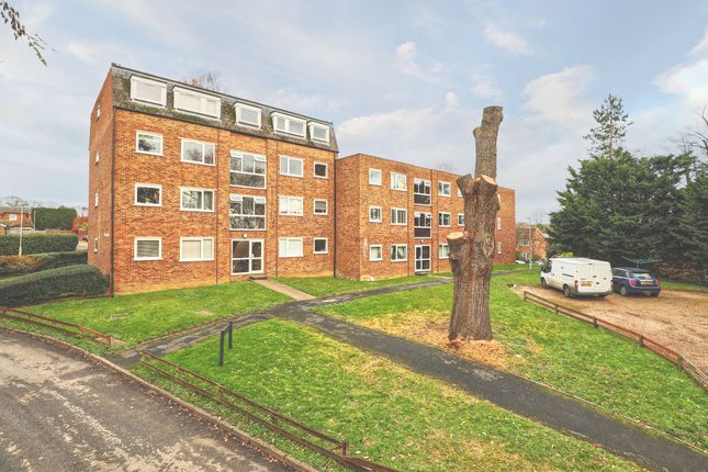 Kestrel Court, Ware, SG12 2 bed flat for sale