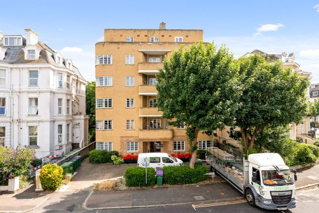 Sandgate Road, Folkestone, CT20 2 bed flat for sale