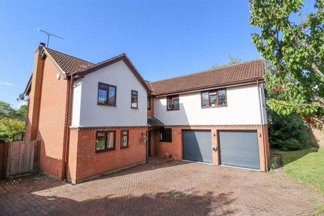 Browning Road, Fleet GU52 5 bed detached house for sale