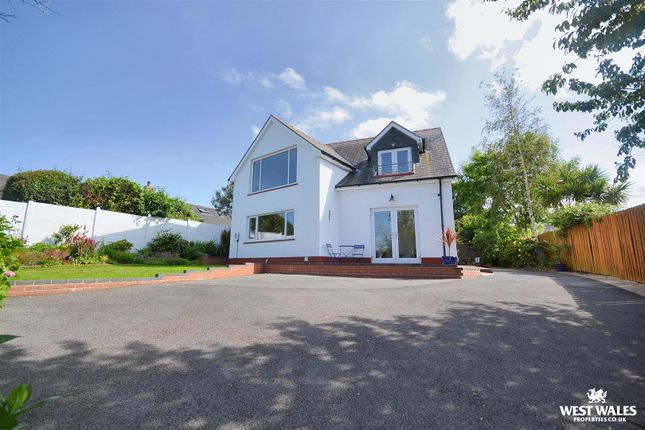 Clos Y Fferm, Aberporth, Cardigan 3 bed detached house for sale