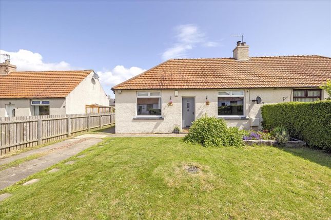 21 Meadowbank Road, Ormiston, EH35 2 bed semi