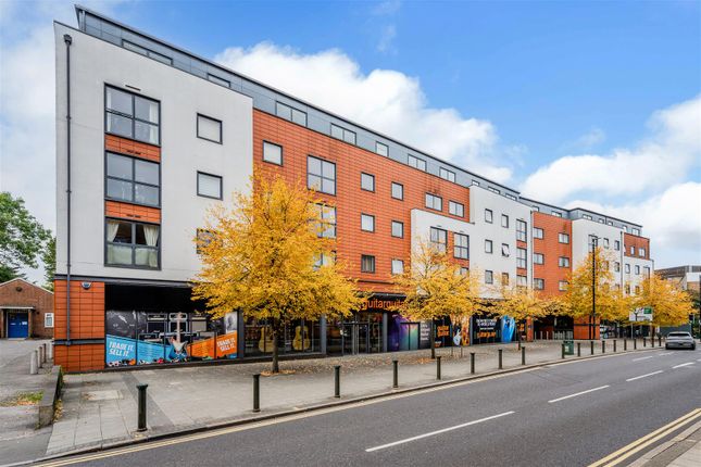 Church Street, Epsom 2 bed flat for sale