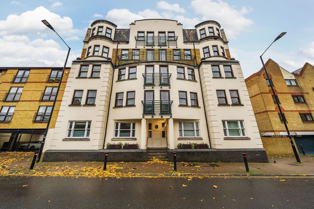 Rotherhithe Street, Tideway Court, SE16 2 bed flat for sale