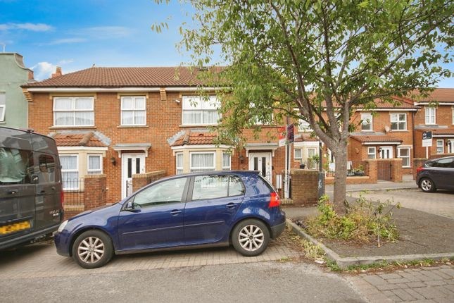 5 bedroom semi-detached house for sale