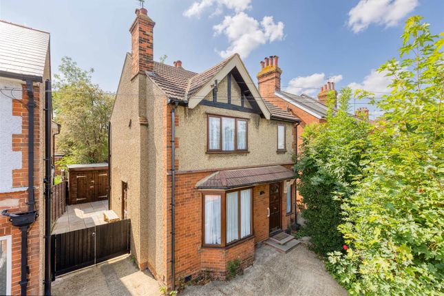 Bearton Road, Hitchin, Herts SG5 1UF 3 bed detached house for sale