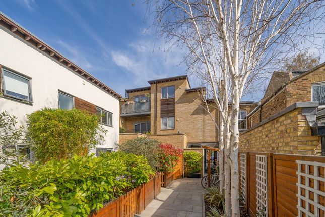 Laurel Mews, SE5 2 bed flat for sale