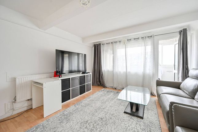 Trinity Way, East Acton, London, W3 2 bed flat for sale