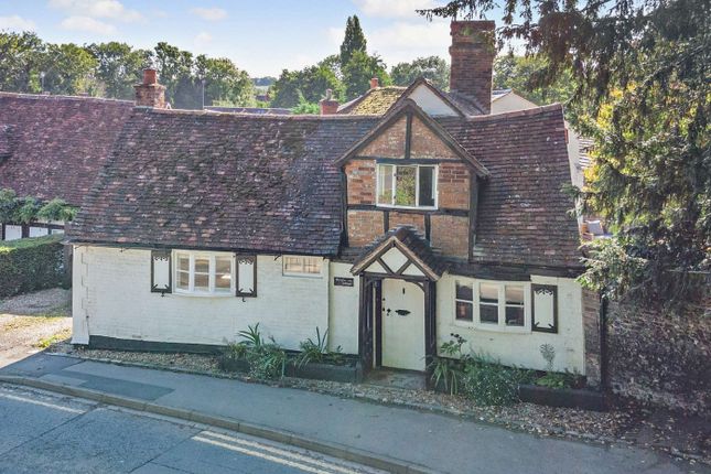 Pangbourne Hill, Pangbourne, Berkshire 3 bed detached house for sale