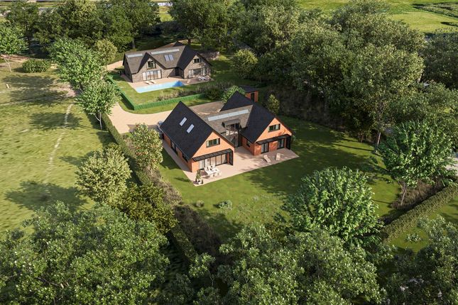 5 bed detached house