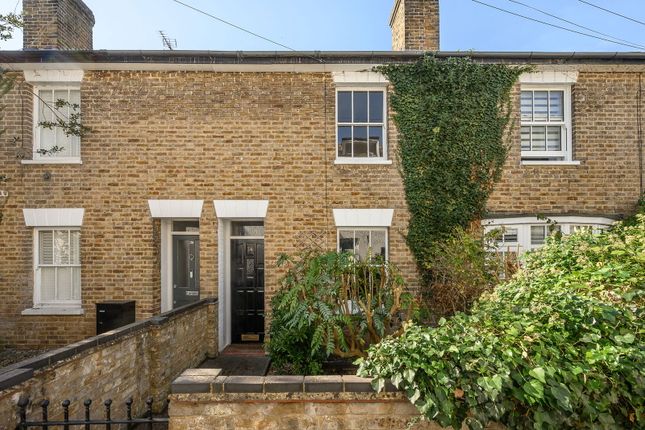 Church Walk, Leatherhead KT22 2 bed terraced house for sale