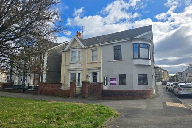 College Square, Llanelli SA15 4 bed semi