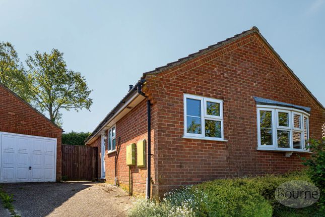 Wincanton Close, Alton, Hampshire, GU34 2 bed bungalow for sale