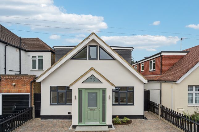Avenue Road, Pinner HA5 3 bed detached bungalow for sale