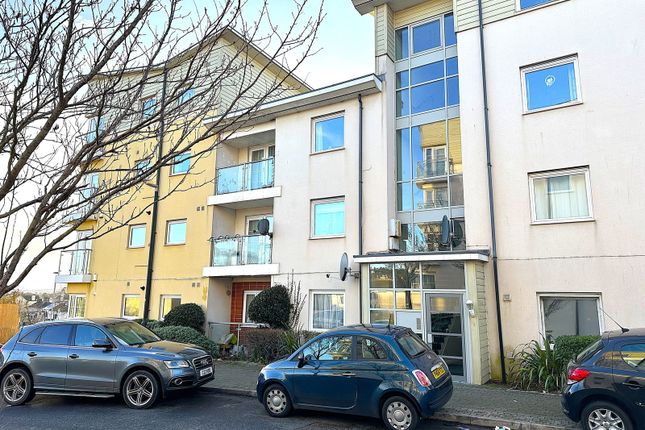 McKay Avenue, Torquay, TQ1 4FD 2 bed flat for sale