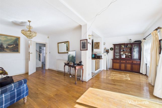 Queens Walk, London NW9 4 bed detached house for sale