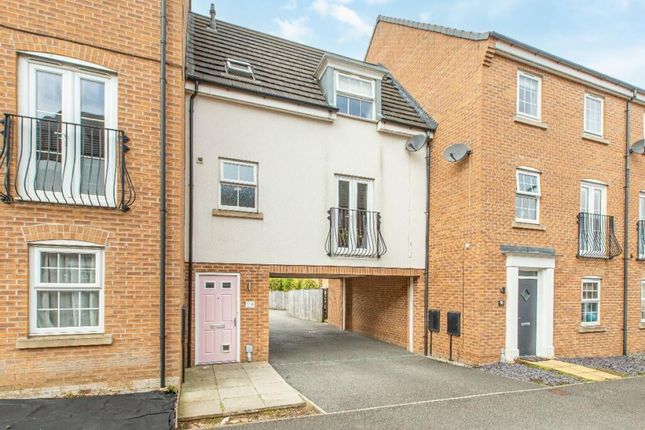 Henry Grove, Pudsey, LS28 2 bed coach house for sale