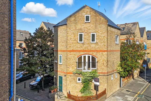 London E1W 4 bed end of terrace house for sale
