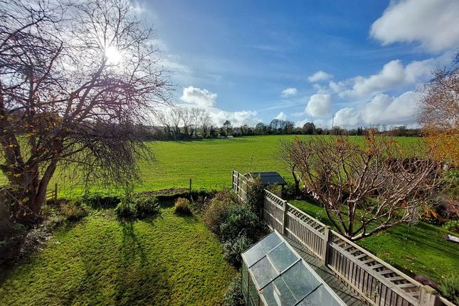 Strathcona Avenue, Little Bookham KT23 3 bed detached house for sale