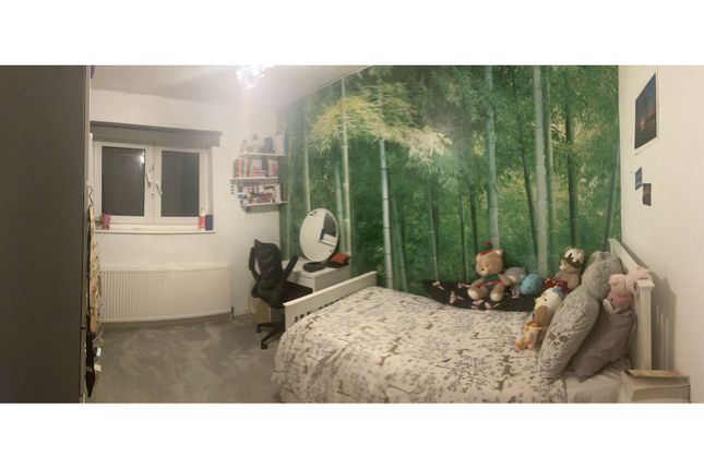 3 bed end terrace house