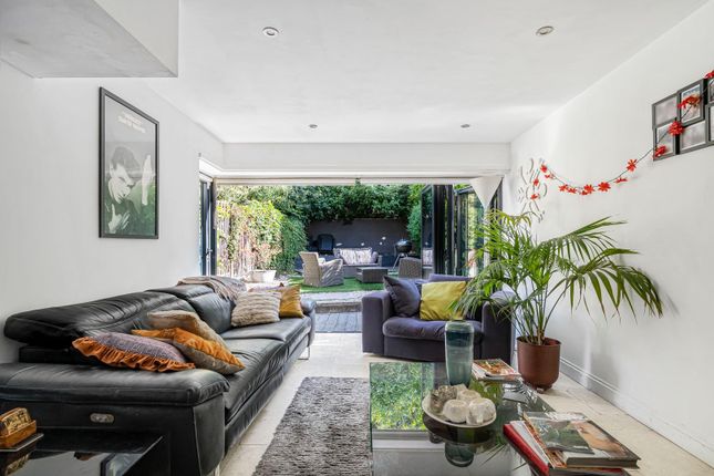 Eastlake Rd, London, SE5 5 bed terraced house for sale