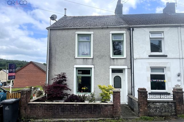 4 bedroom end of terrace house for sale