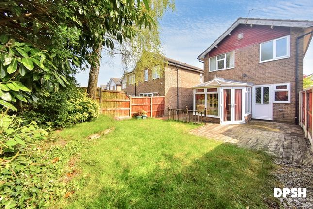 Lawns Green, New Farnley, Leeds 3 bed detached house for sale