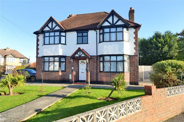 Hazlemere Gardens, Worcester Park, KT4 3 bed semi