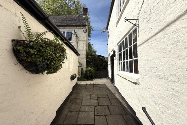 6 bedroom cottage for sale