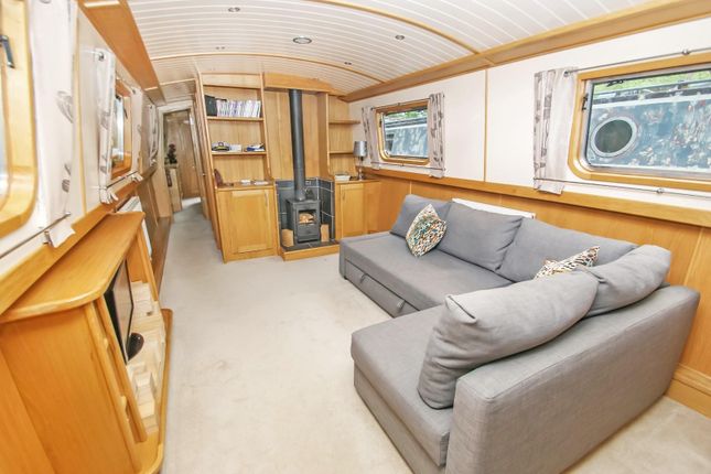 1 bed houseboat
