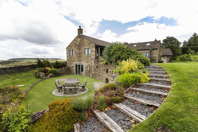 Green Slacks Lane, Huddersfield HD3 6 bed detached bungalow for sale