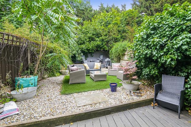 Eastlake Rd, London, SE5 5 bed terraced house for sale