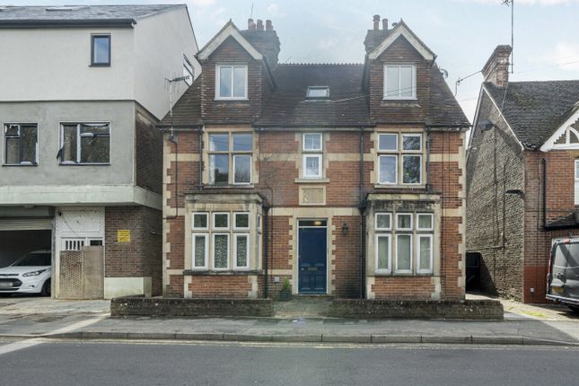 Kings Road, Haslemere, Surrey, GU27 1 bed flat for sale