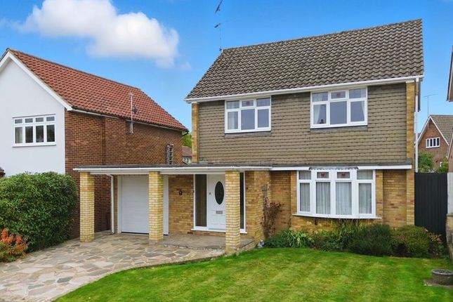 Mills Way, Hutton, Brentwood CM13 3 bed property for sale