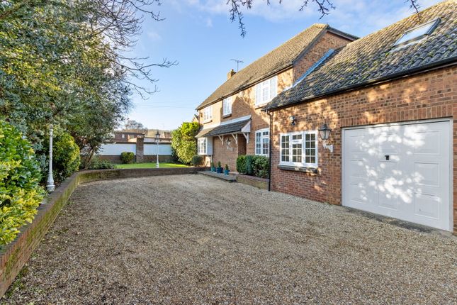 New Road, Knebworth SG3 5 bed detached house for sale