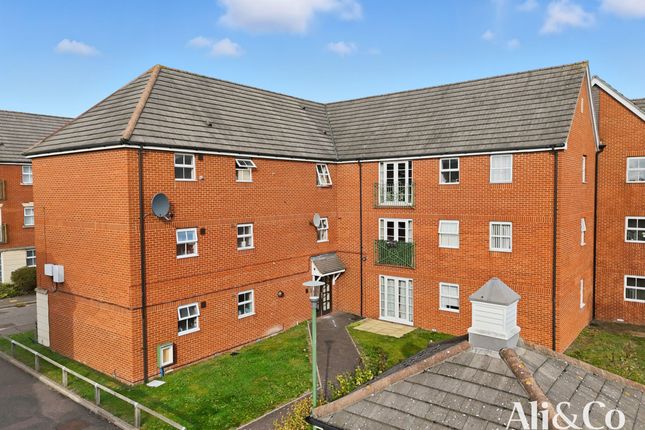 Rawlyn Close, Grays 2 bed apartment for sale