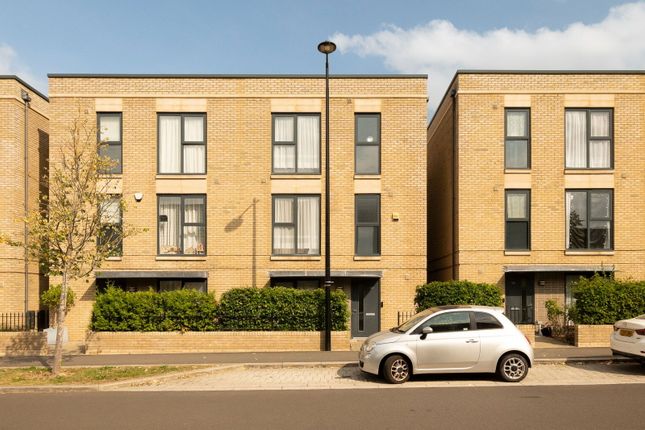 5 bedroom semi-detached house for sale