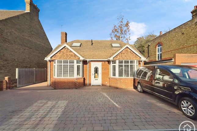 Key Street, Sittingbourne 3 bed detached house for sale