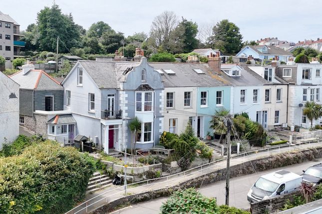 4 bedroom end of terrace house for sale