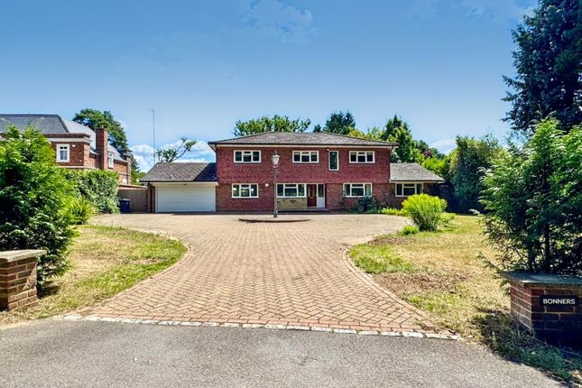 Mark Way, Godalming, Surrey, GU7 5 bed detached house for sale