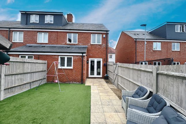 Alder Wynd, Silsoe MK45 3 bed end of terrace house for sale