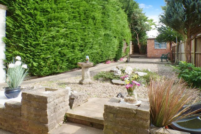 Harborough Road, Oadby, LE2 3 bed semi