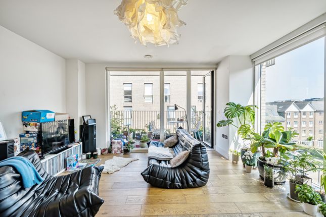 Durham Wharf Drive, Brentford 2 bed apartment for sale