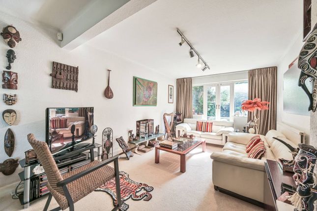 Tretawn Gardens, Mill Hill, London, NW7 4 bed detached house for sale