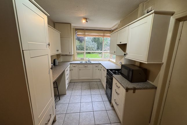 4 bed detached house