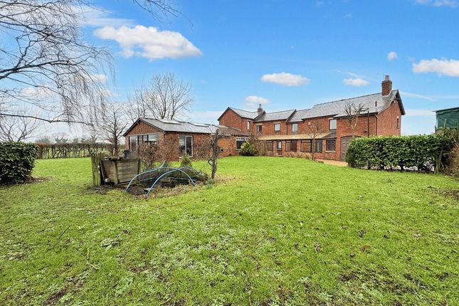 4 bed detached house