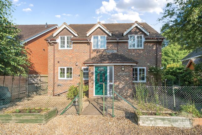 The Hatches, Farnham, Surrey, GU9 3 bed detached house for sale