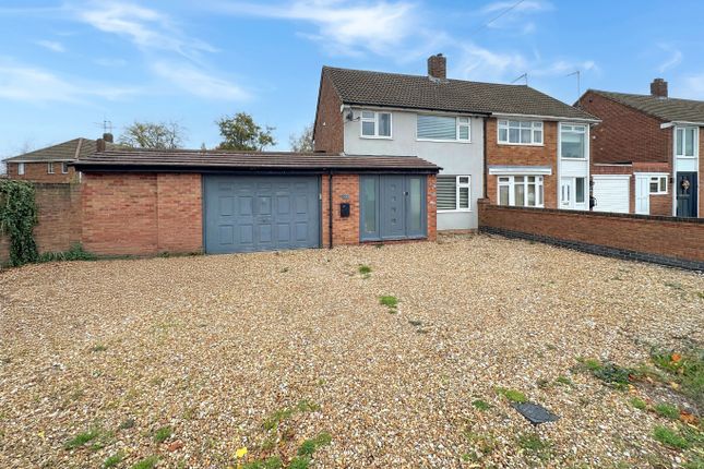 Linden Road, Central Bedfordshire LU5 3 bed semi